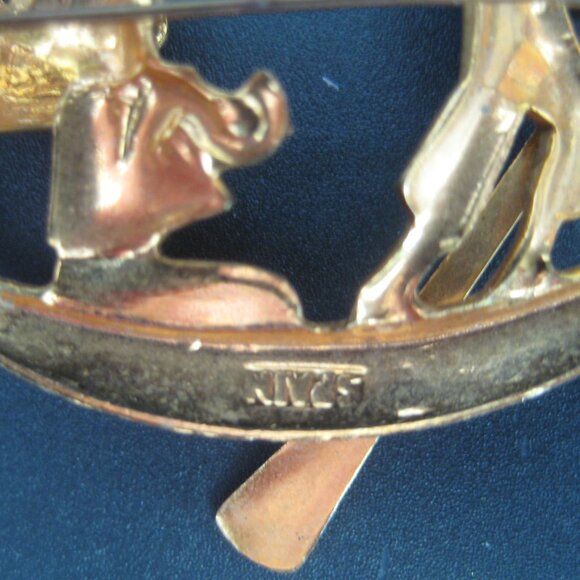 DAMASCENE 2" PIN FROM SPAIN DEPICTS BOAT AND ASIAN SCENE - Picture 3 of 3